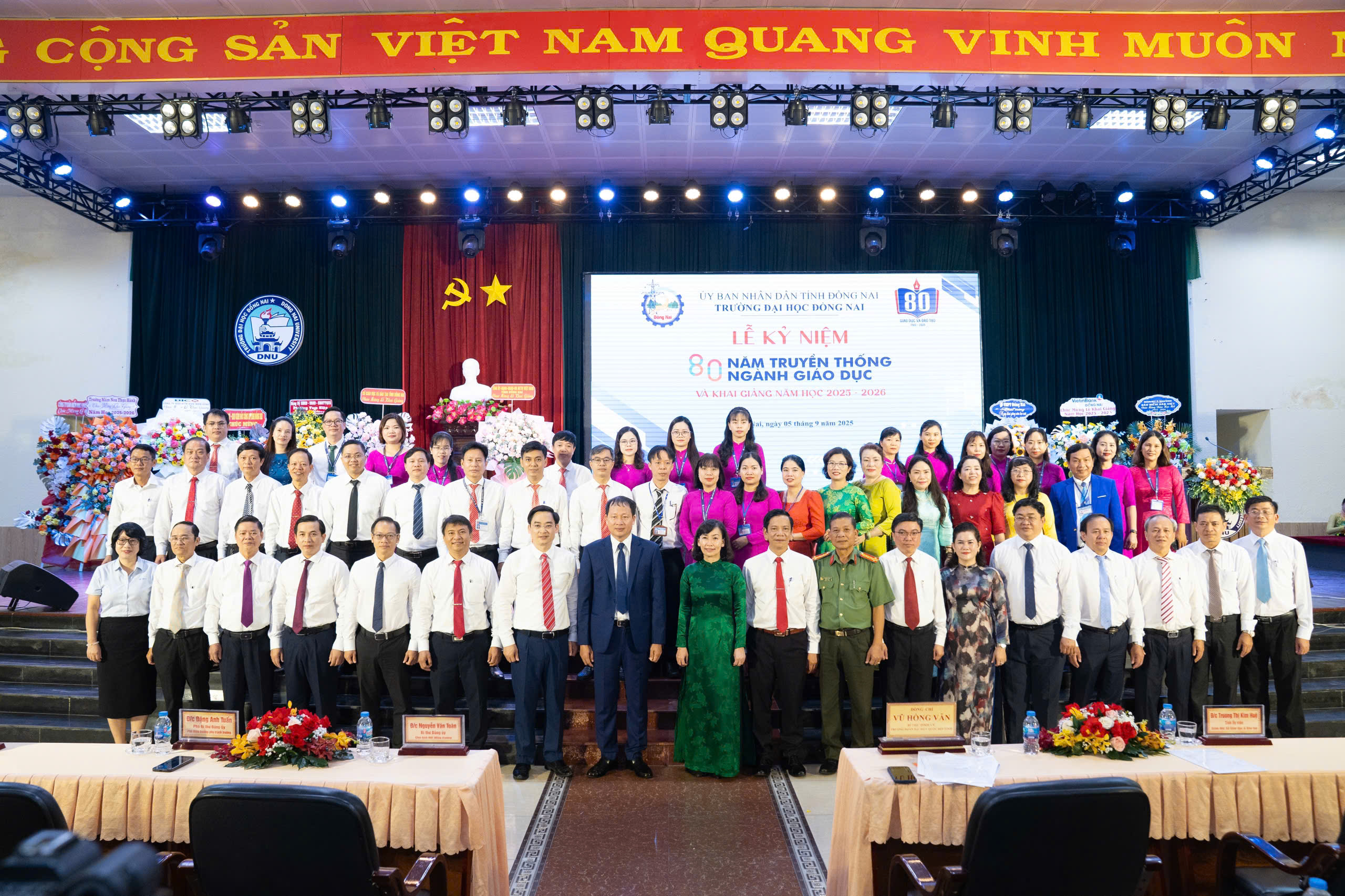 2. Thành phần tham dự