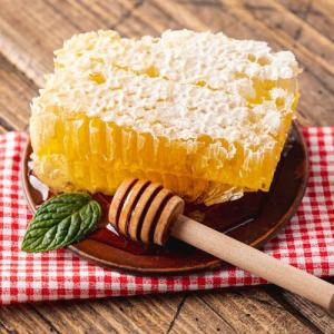 Hộp Mật Ong Nguyên Bánh Mật Phú Quốc 300gr