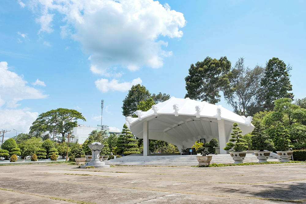 Các Điểm Du Lịch Lân Cận